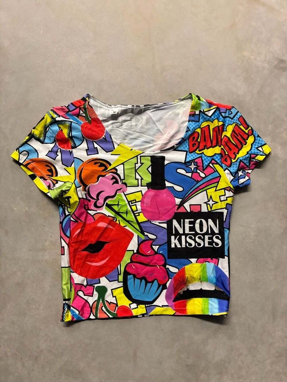 Neon Kisses Pop Art Graffiti Graphic Print Short Sleeve Crop Top Shirt